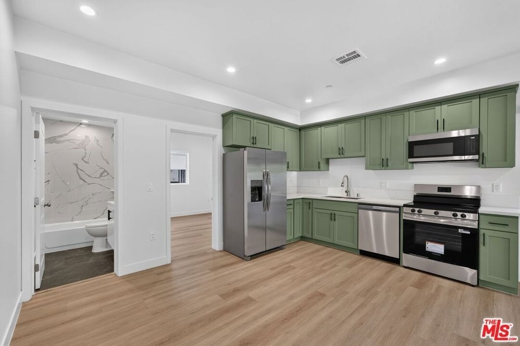 1424 Pleasant Avenue - Photo 2