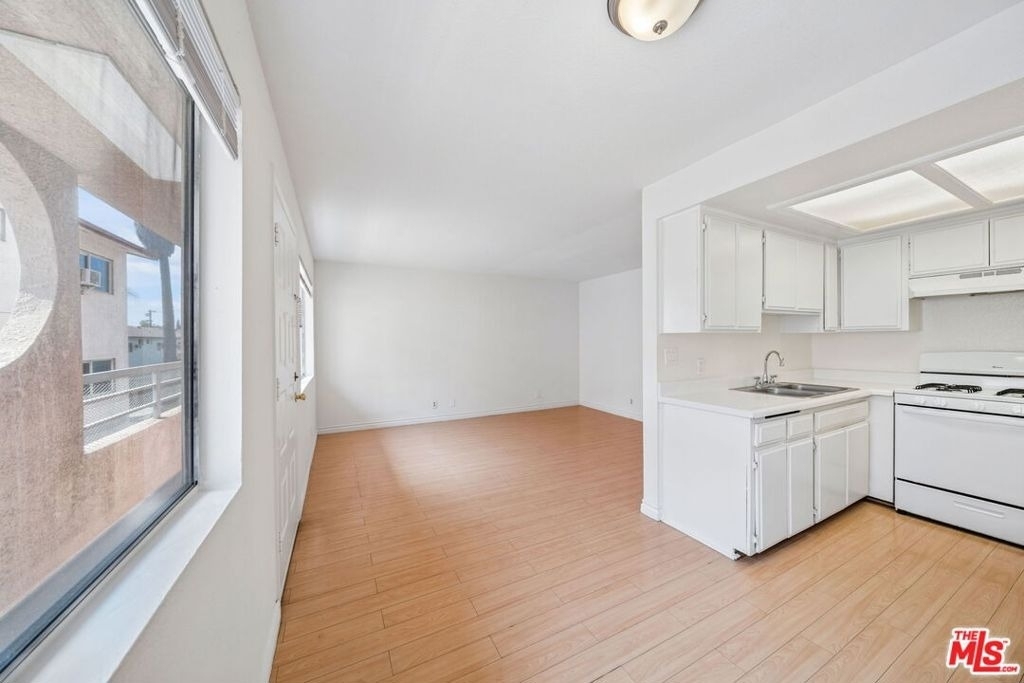158 N Normandie Avenue - Photo 5