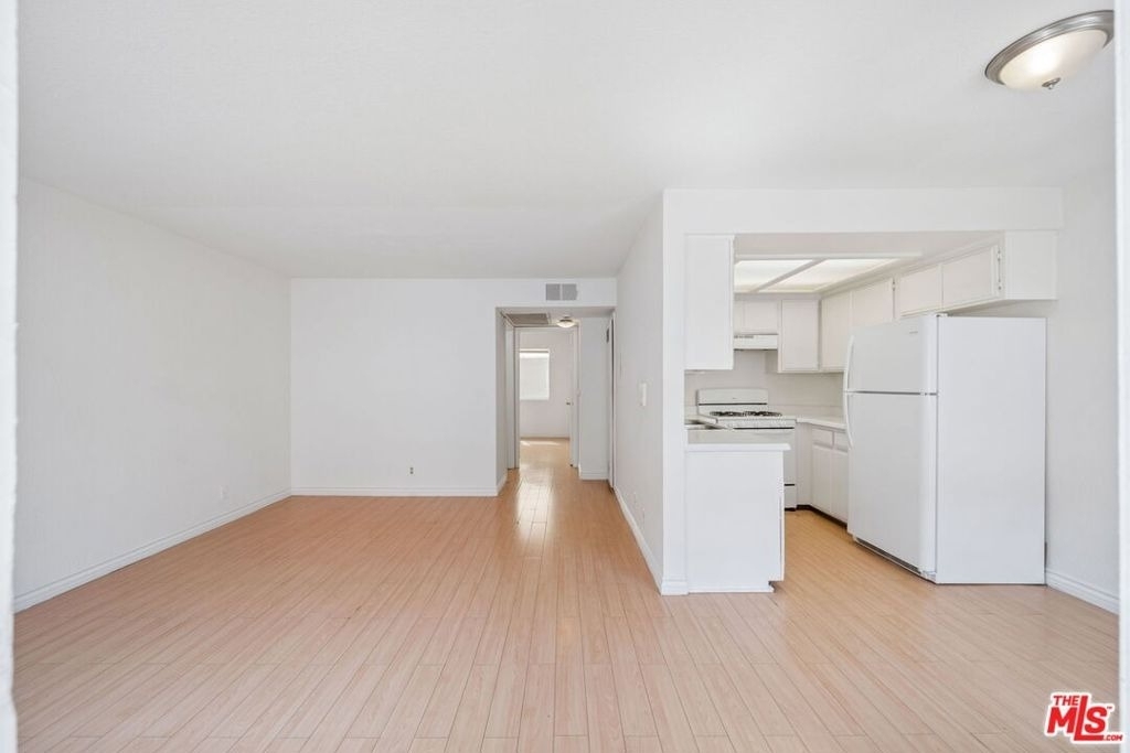 158 N Normandie Avenue - Photo 0