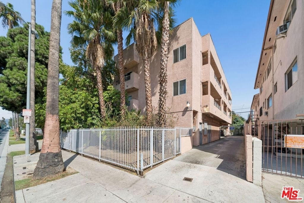 158 N Normandie Avenue - Photo 23