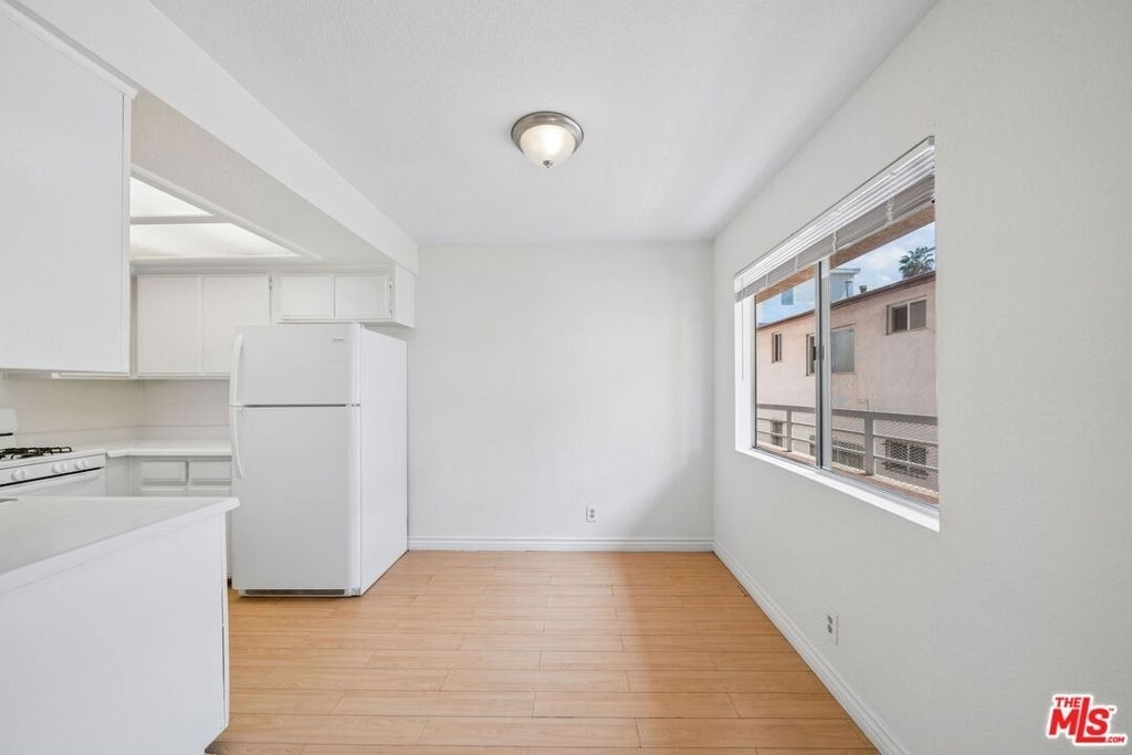 158 N Normandie Avenue - Photo 4