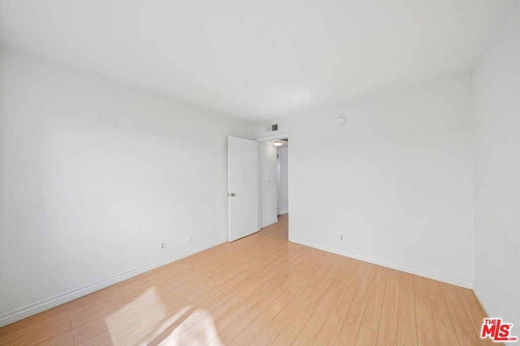158 N Normandie Avenue - Photo 15