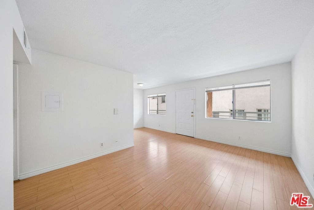 158 N Normandie Avenue - Photo 11