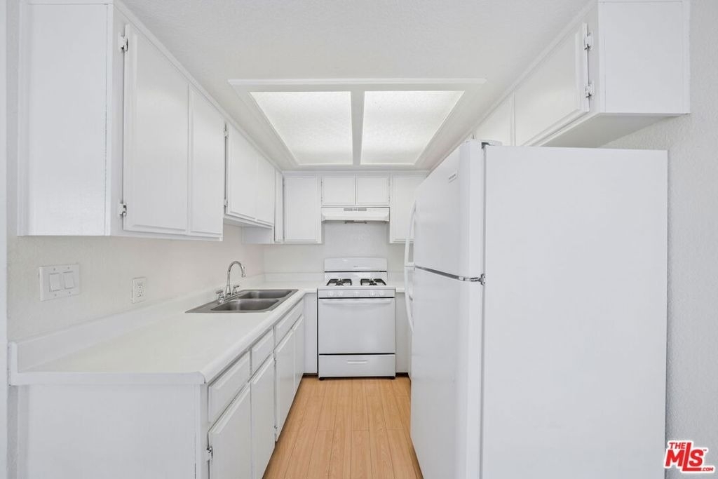 158 N Normandie Avenue - Photo 6