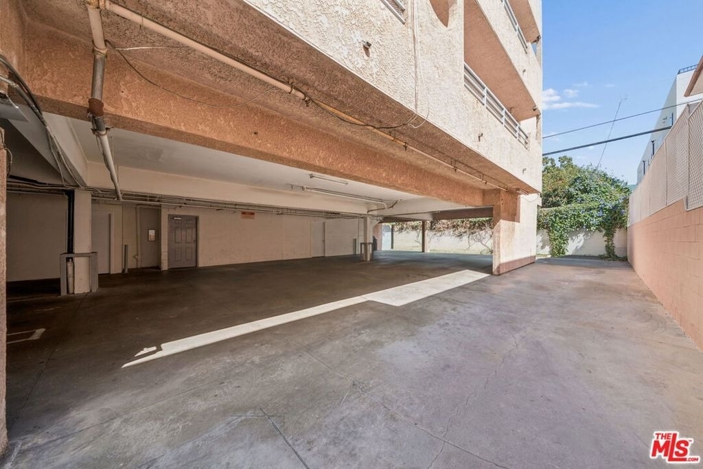 158 N Normandie Avenue - Photo 21