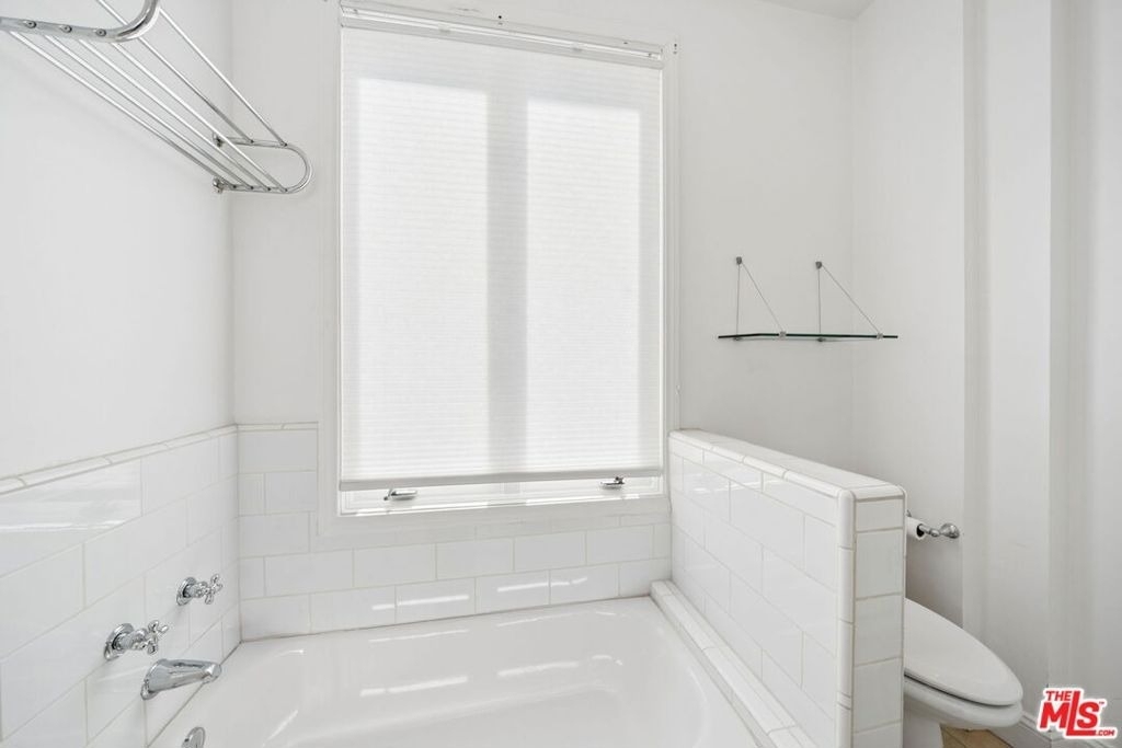 1424 N Crescent Heights Boulevard - Photo 22