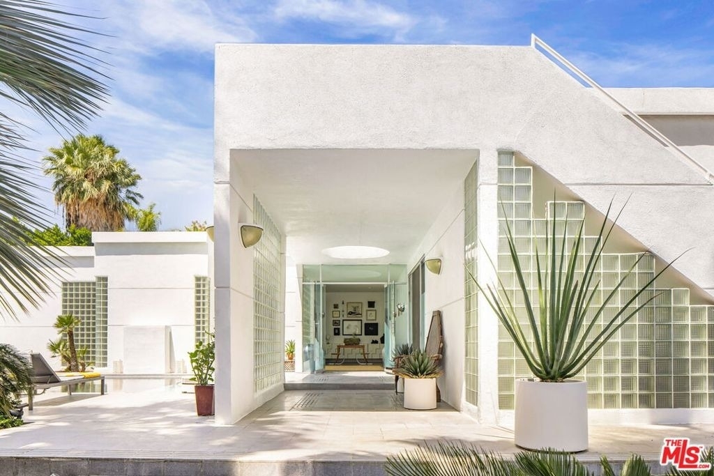 520 W Via Lola - Photo 1