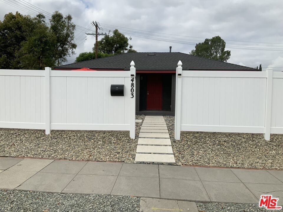 4803 Topanga Canyon Boulevard - Photo 3