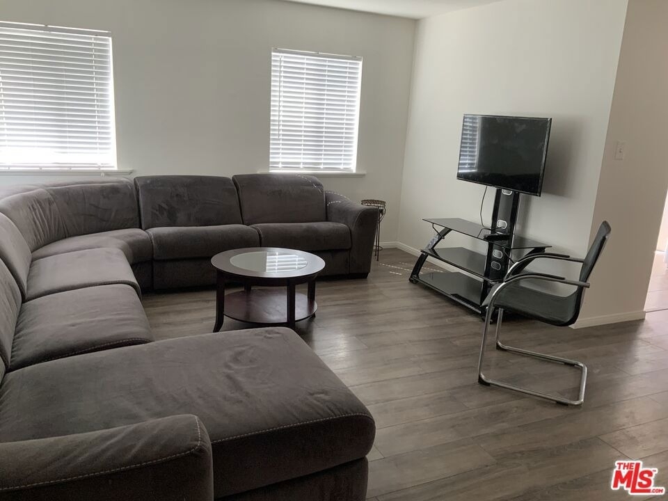 4803 Topanga Canyon Boulevard - Photo 12