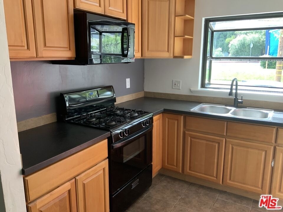 4803 Topanga Canyon Boulevard - Photo 10