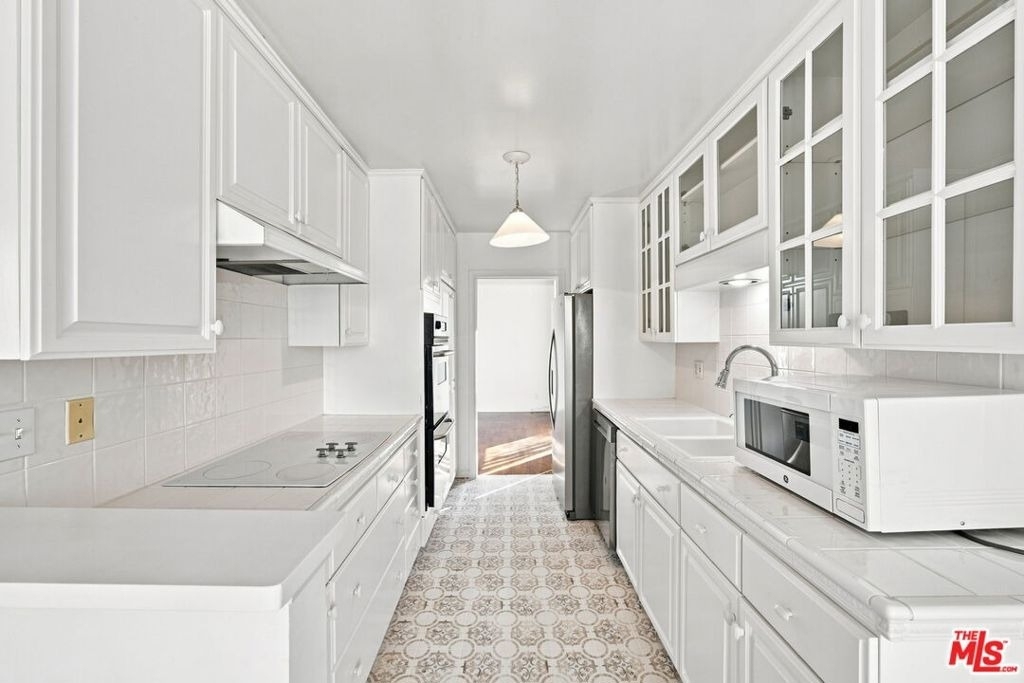 2301 S Beverly Glen Boulevard - Photo 10