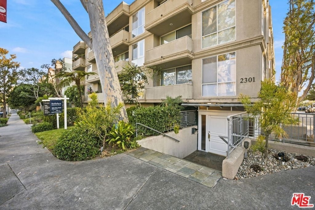 2301 S Beverly Glen Boulevard - Photo 32