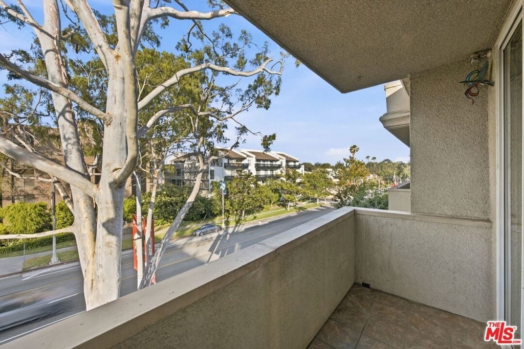 2301 S Beverly Glen Boulevard - Photo 3
