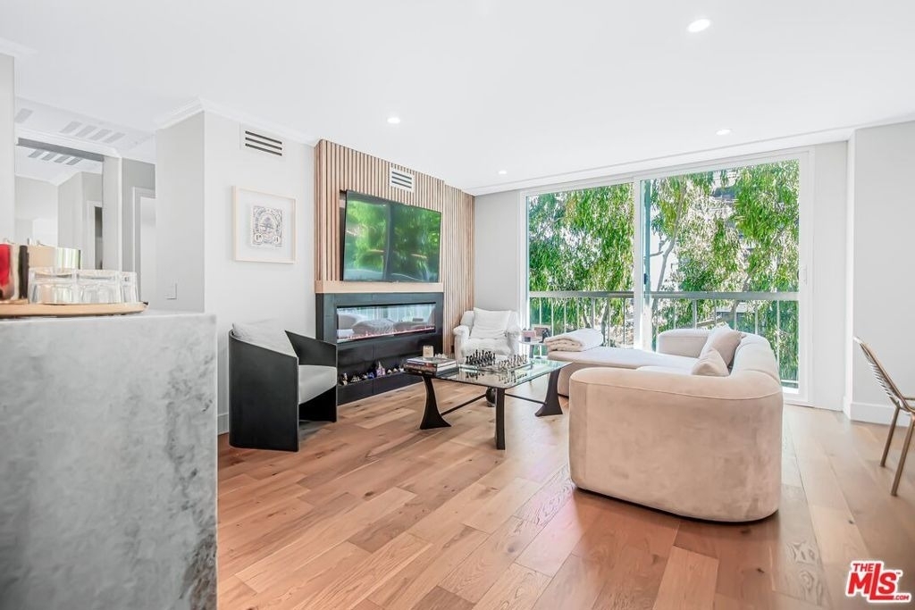 10751 Wilshire Boulevard - Photo 0