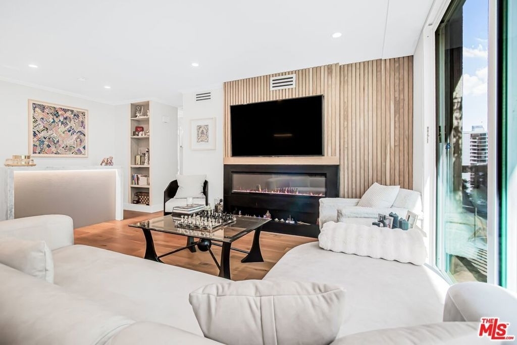 10751 Wilshire Boulevard - Photo 2
