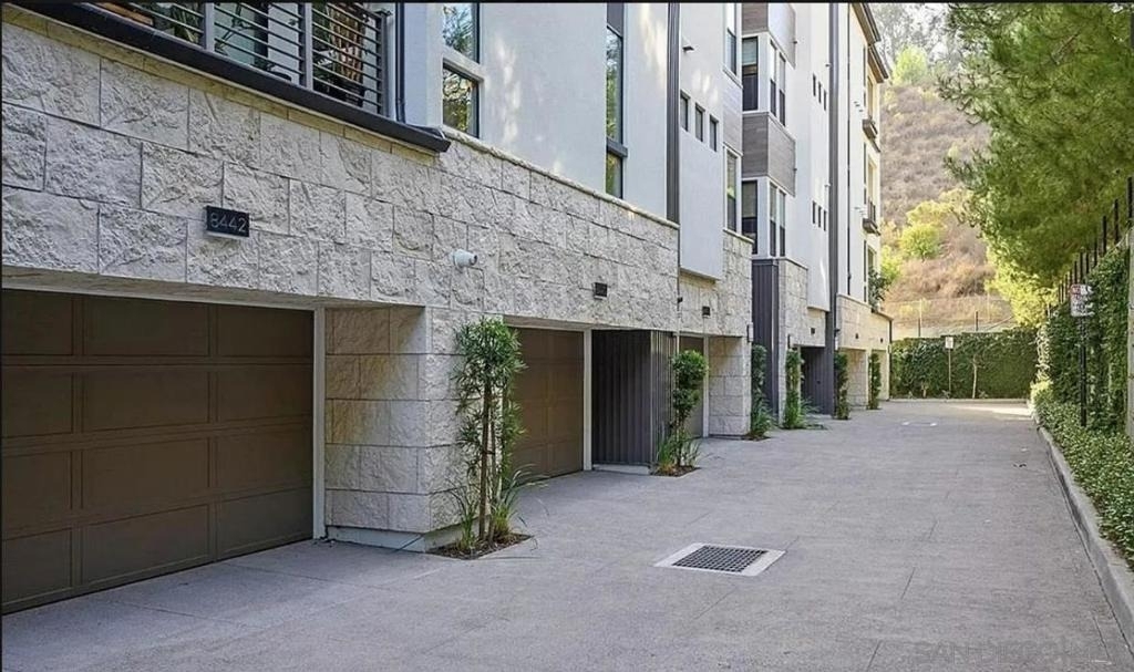 8434 Distinctive Dr - Photo 19