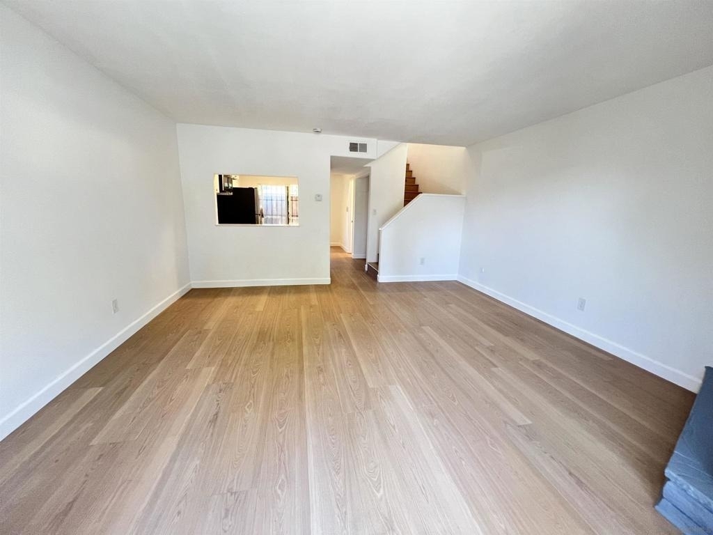 464 Woodlawn Dr - Photo 0
