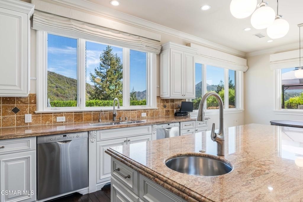 98 Queens Garden Drive - Photo 8
