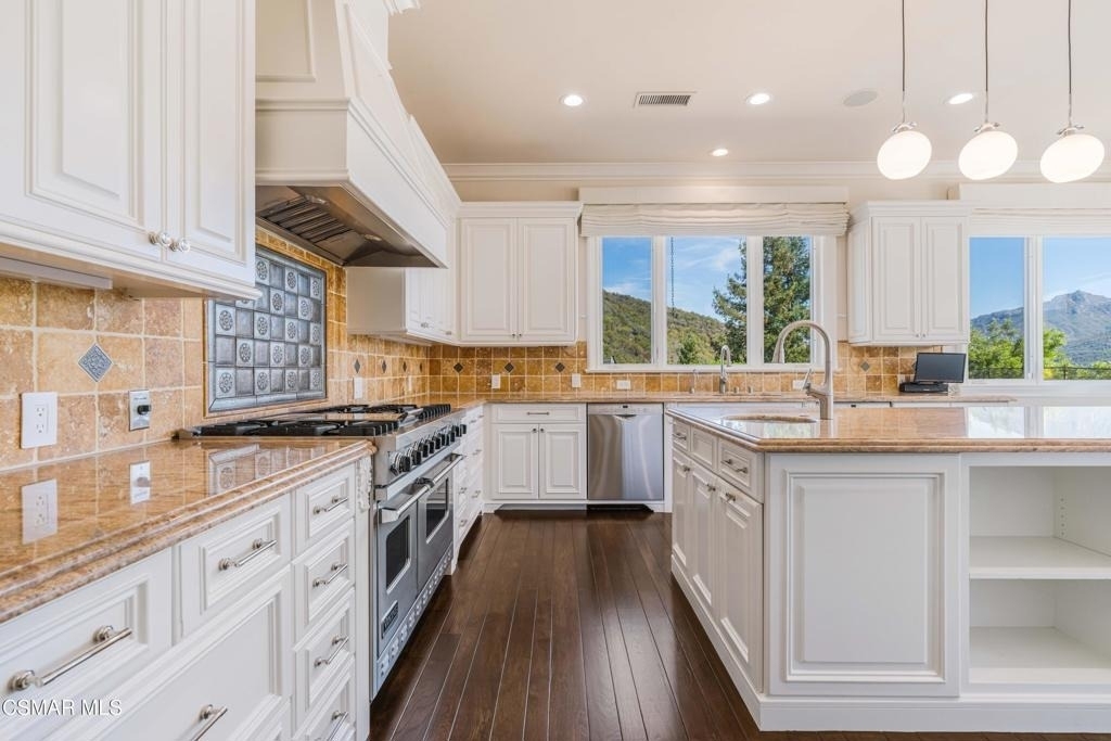 98 Queens Garden Drive - Photo 6