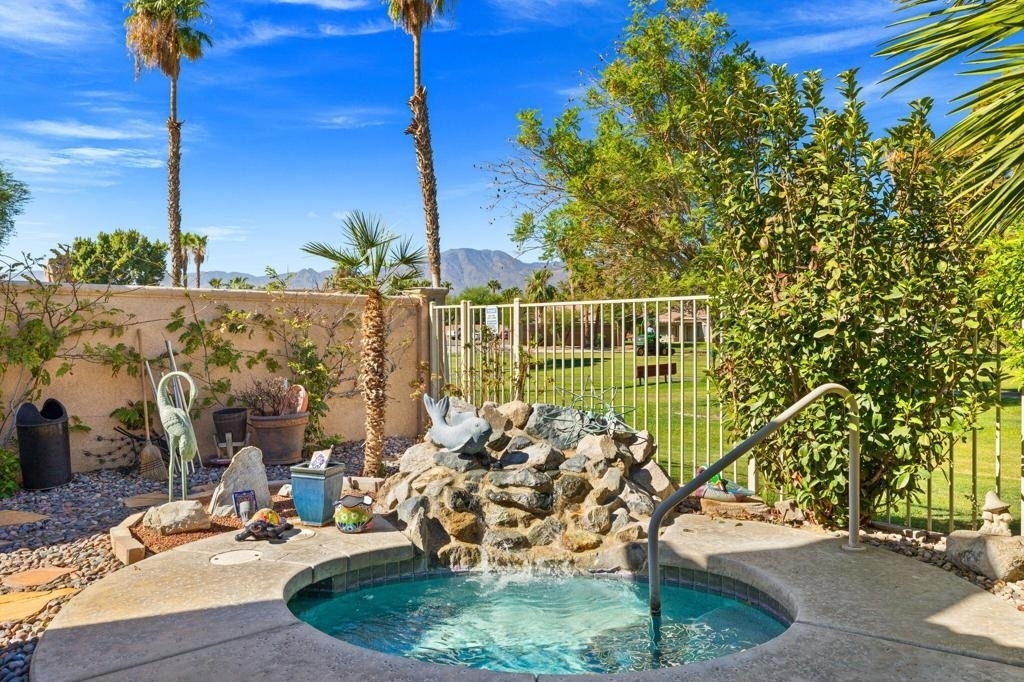 49021 Heifitz Drive - Photo 2
