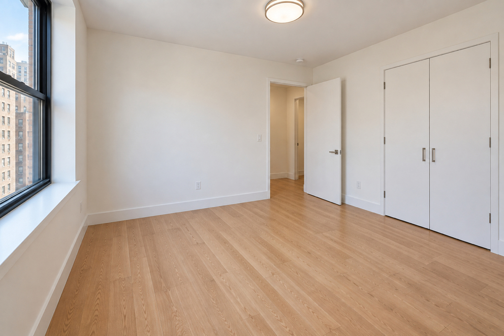 222 East 34th Street - Photo 4