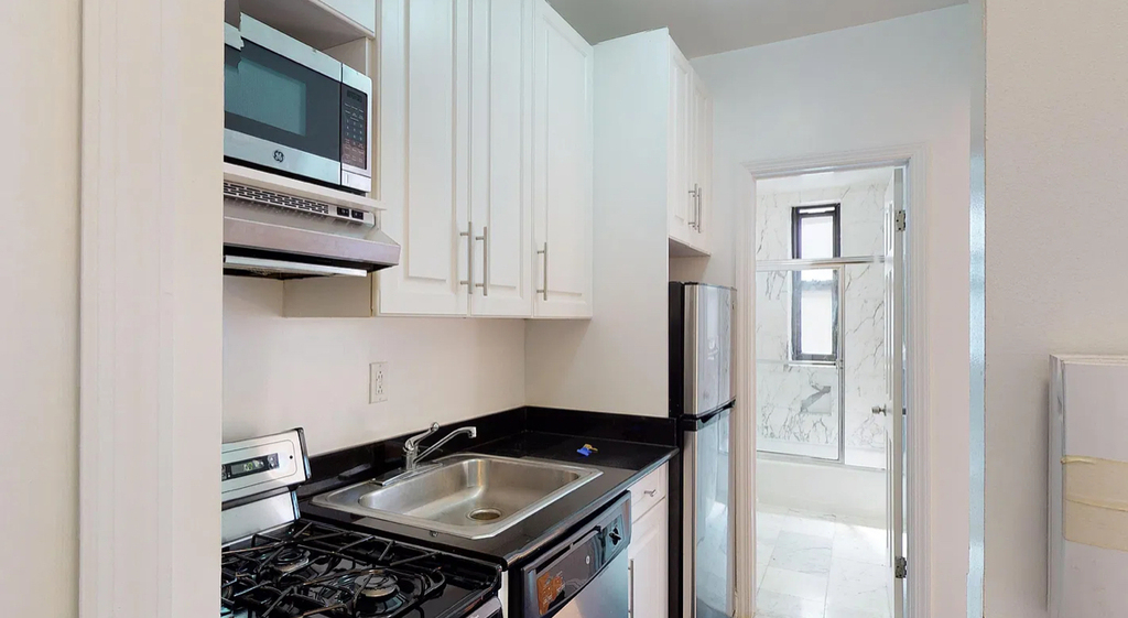 East 78th street  - Photo 4