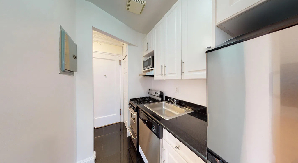 East 78th street  - Photo 5