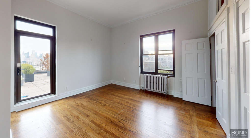 East 10th street  - Photo 5