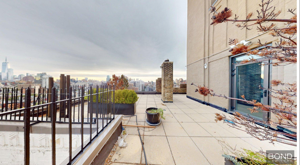 East 10th street  - Photo 10