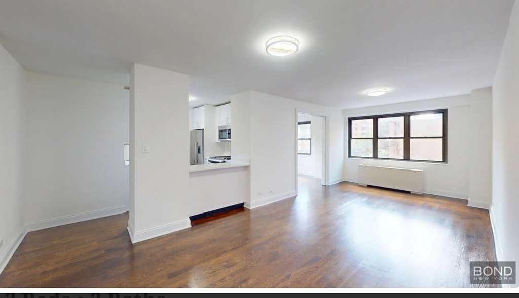 East 16th Street - Photo 0