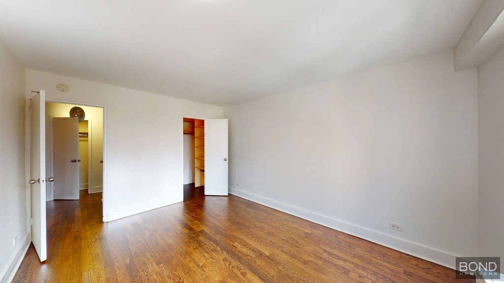 East 63rd Street - Photo 13