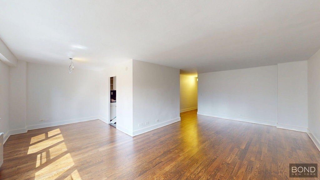 East 63rd Street - Photo 10