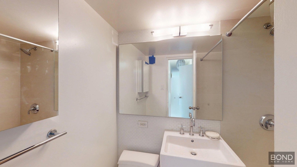 East 63rd Street - Photo 15