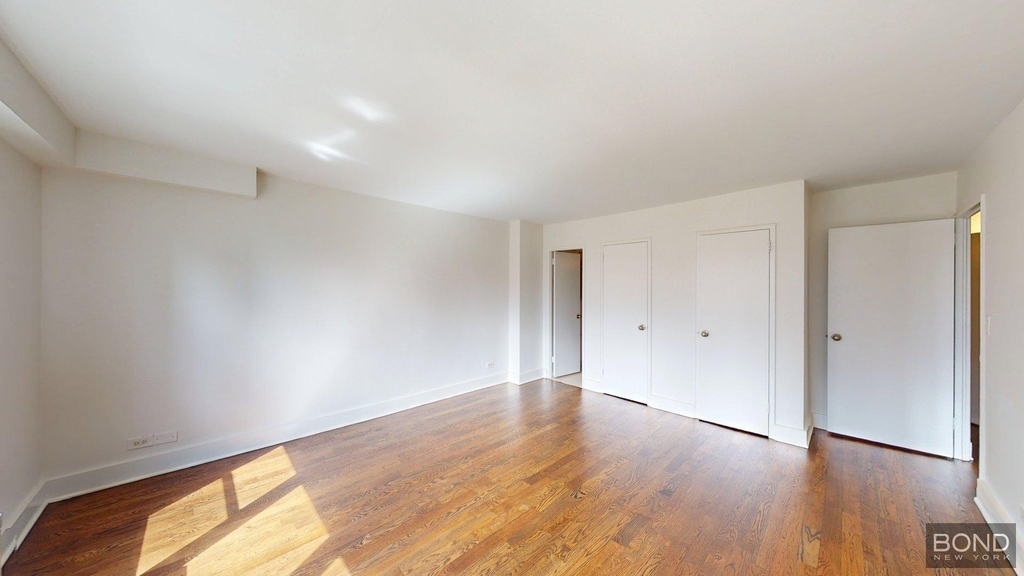 East 63rd Street - Photo 12
