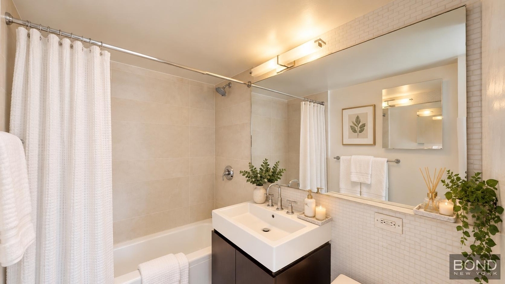 East 63rd Street - Photo 3