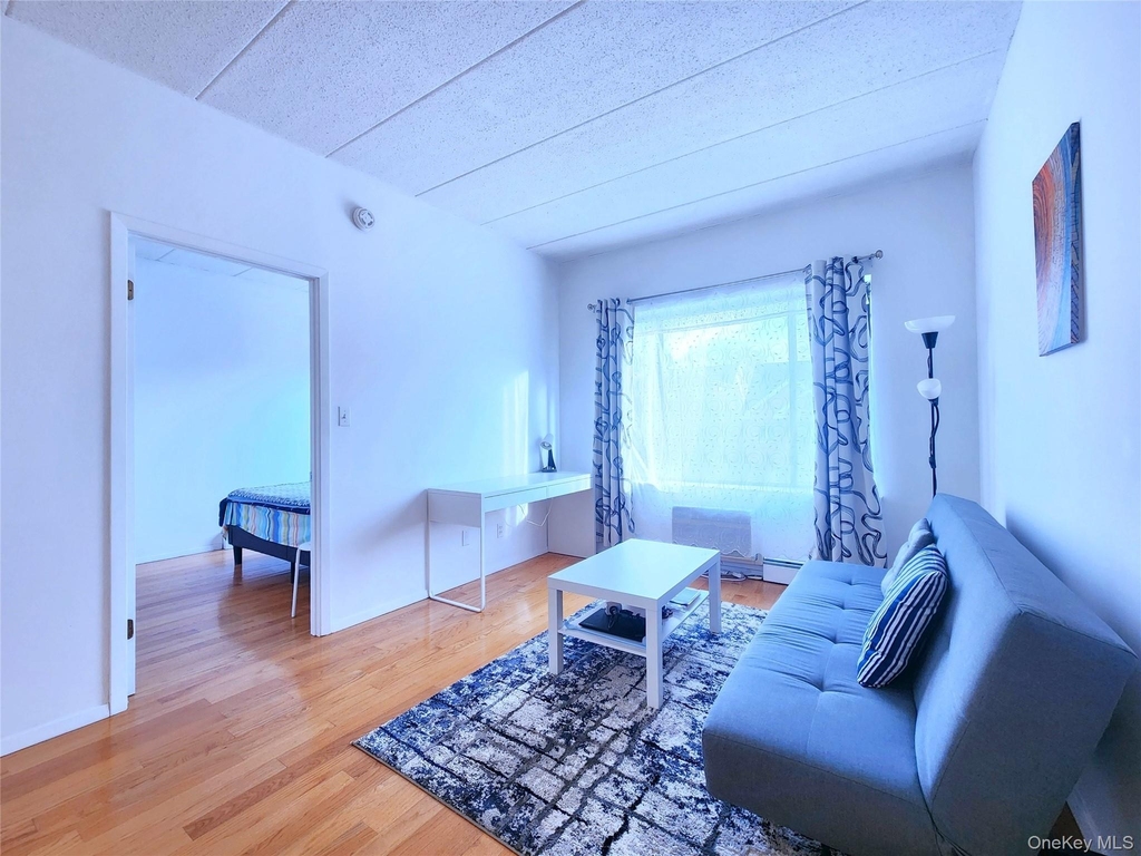149-15 Barclay Avenue - Photo 3