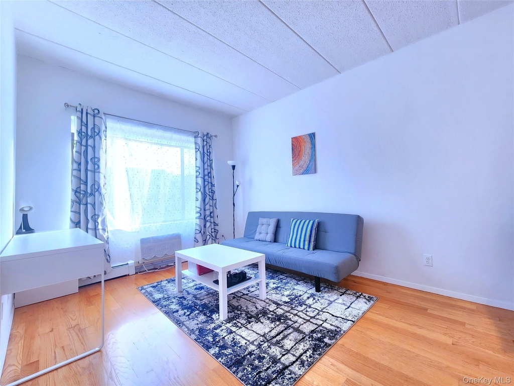 149-15 Barclay Avenue - Photo 1