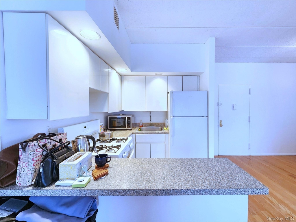 149-15 Barclay Avenue - Photo 13