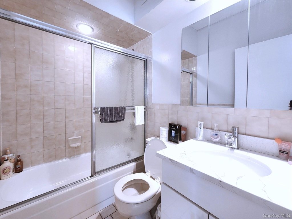 149-15 Barclay Avenue - Photo 17