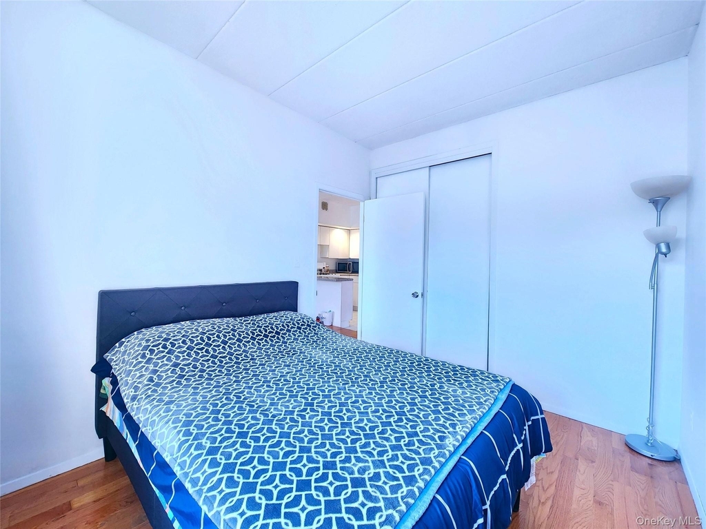 149-15 Barclay Avenue - Photo 16
