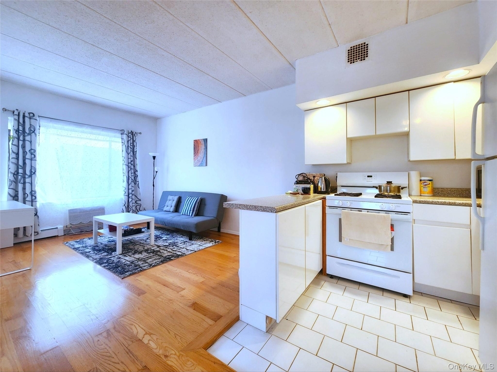 149-15 Barclay Avenue - Photo 0