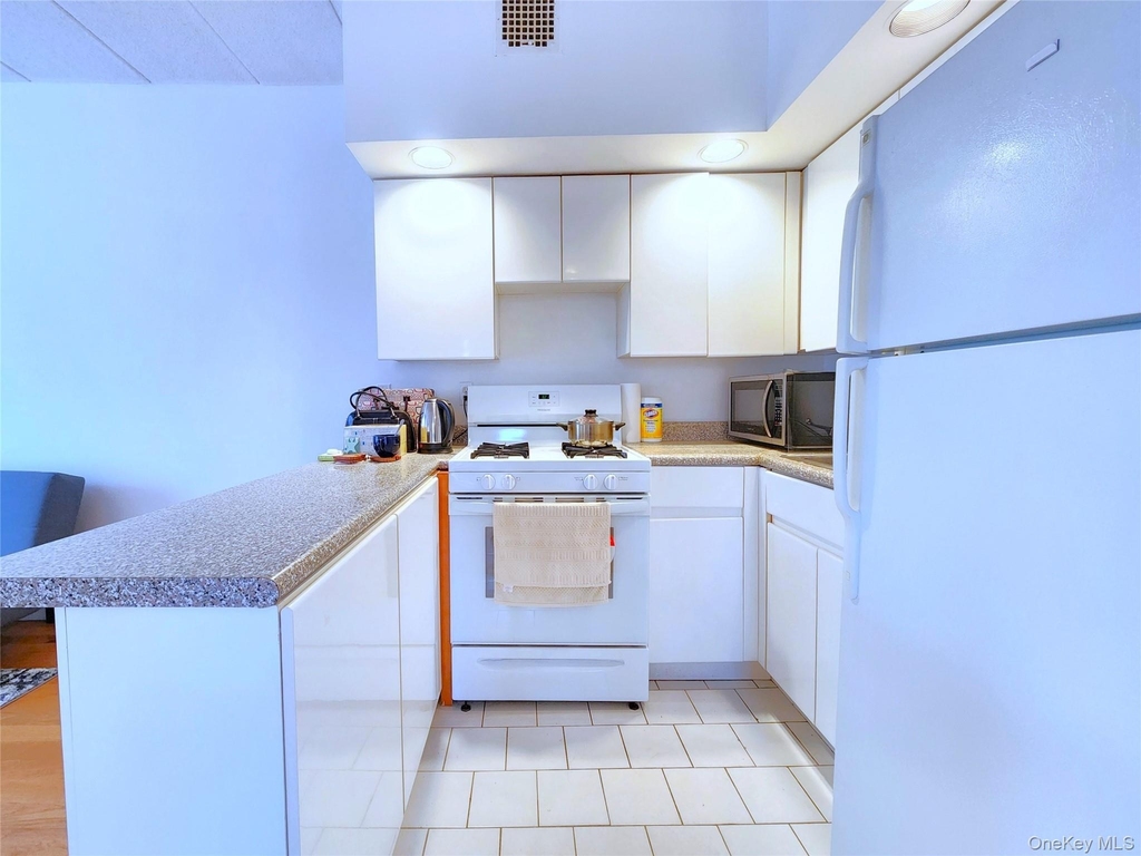 149-15 Barclay Avenue - Photo 12