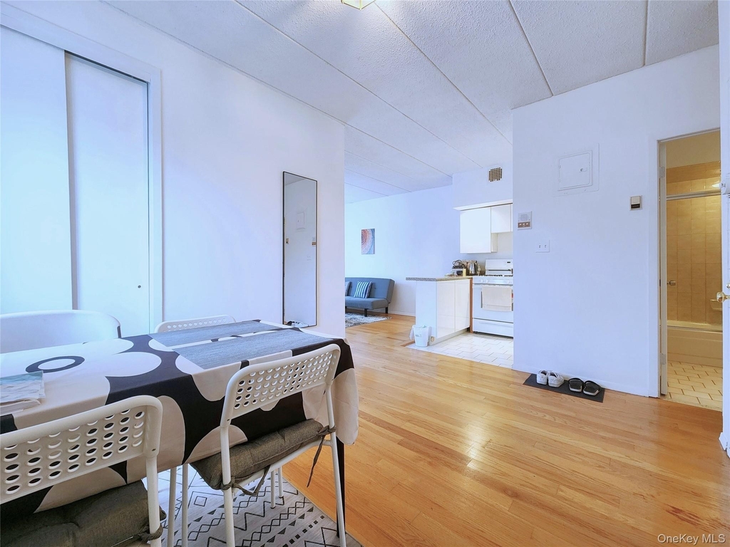 149-15 Barclay Avenue - Photo 7