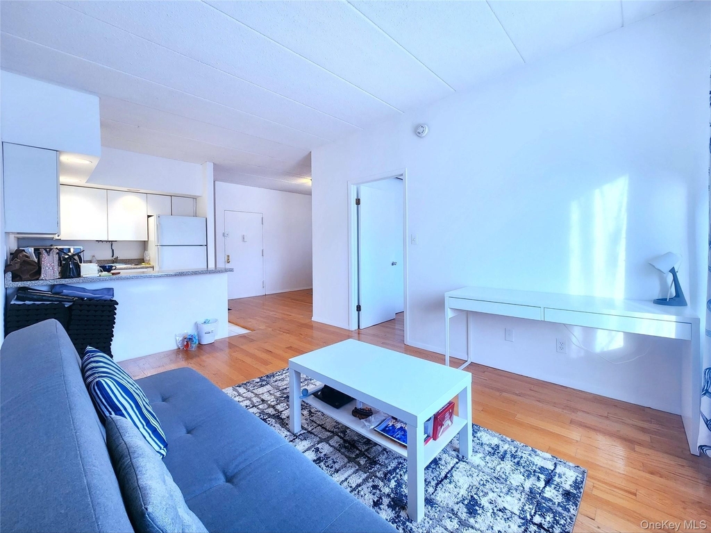 149-15 Barclay Avenue - Photo 4