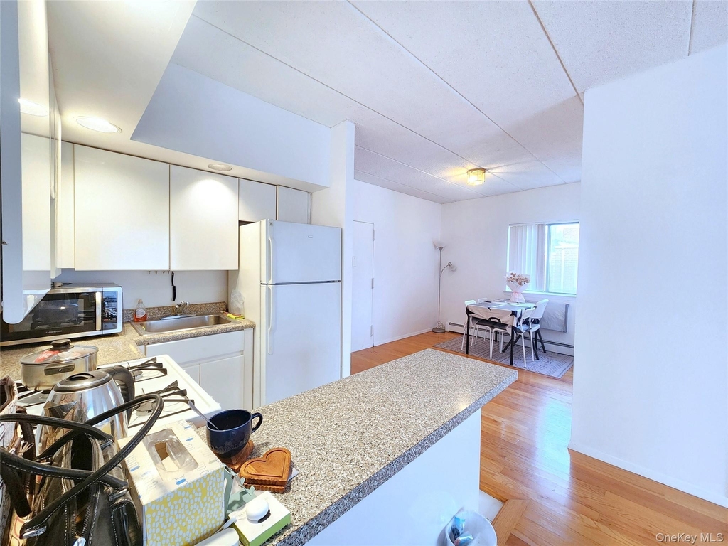 149-15 Barclay Avenue - Photo 10