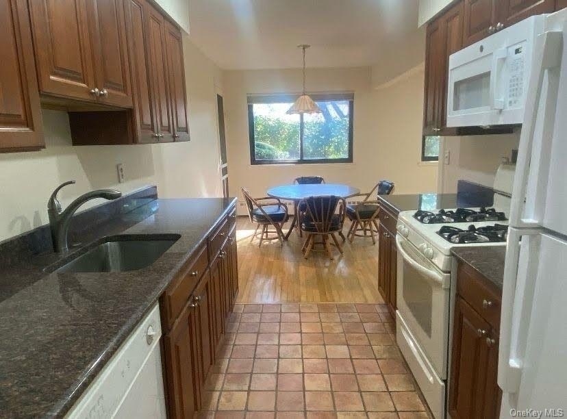6 W. Lawrence Park Drive - Photo 0