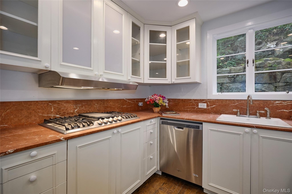 93 Circuit Road - Photo 8