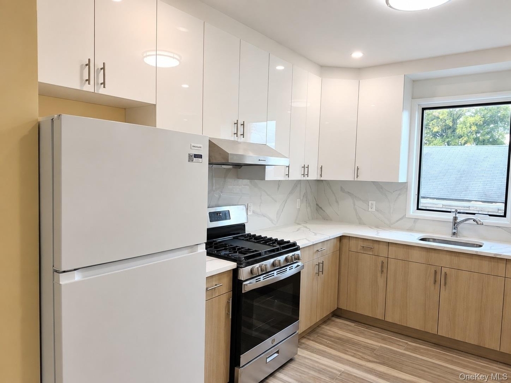 164-16 75th Road - Photo 4