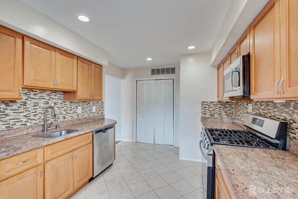 312 Edison Glen Terrace - Photo 12