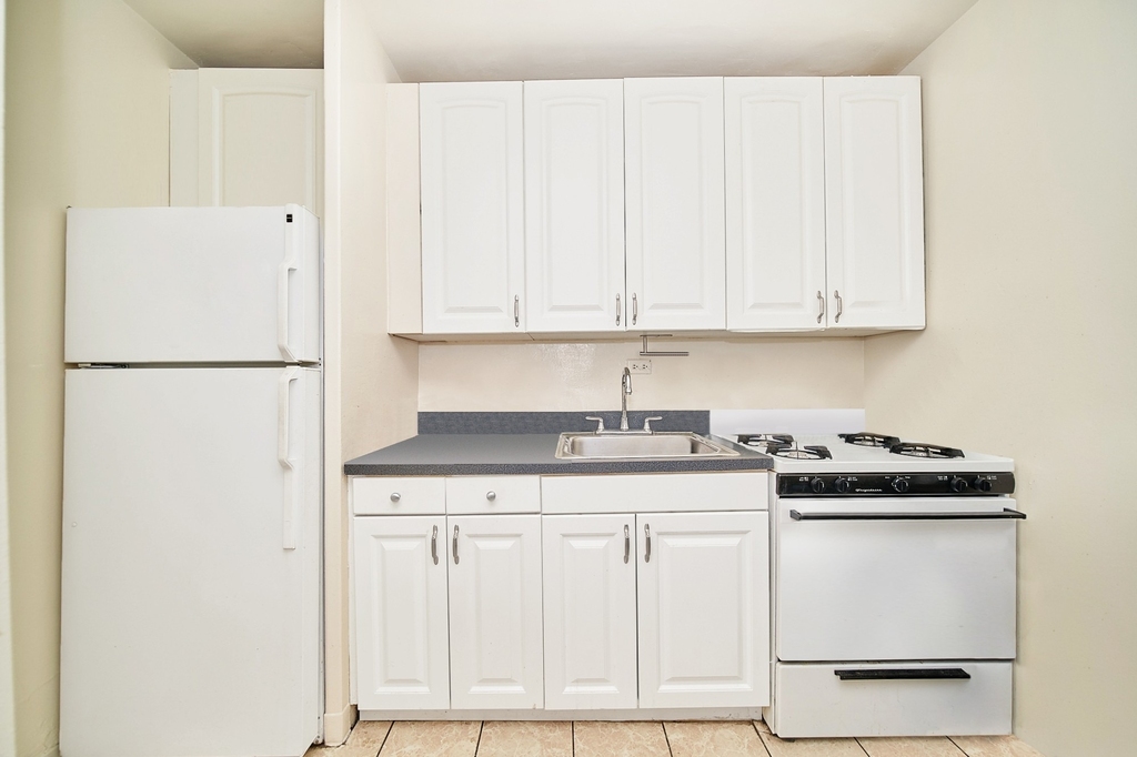 300 E 33rd Street - Photo 11